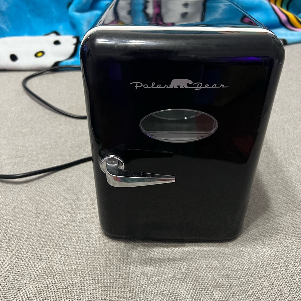 Polar Bear Mini Fridge Black